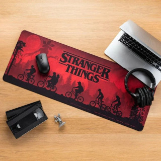 Podloga Paladone Stranger Things - Classic Logo - Desk Mat Xl 