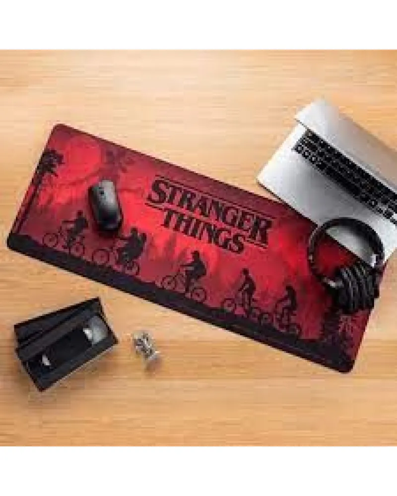 Podloga Paladone Stranger Things - Classic Logo - Desk Mat Xl 